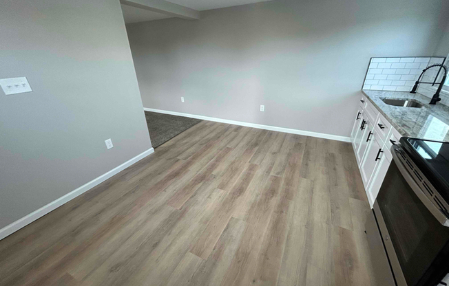 22 24 W LINCOLN HWY