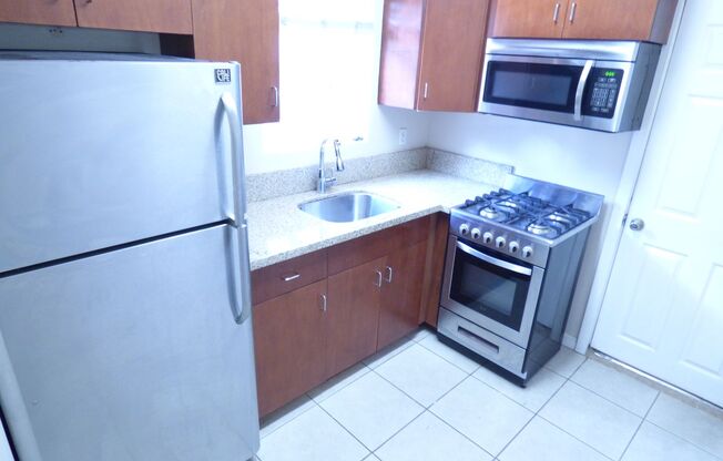 1 bed, 1 bath, 615 sqft, $2,108.33, Unit 3323 Barham Blvd