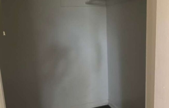 2 beds, 1 bath, $1,000, Unit 36