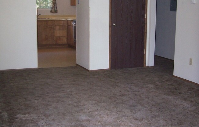 2 Bed/1 Bath Unit Located in SE Bend Triplex