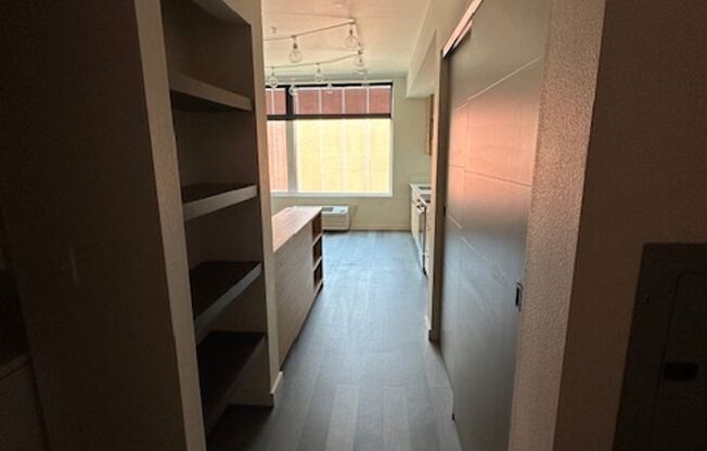 Studio, 1 bath, 432 sqft, $1,225, Unit 404