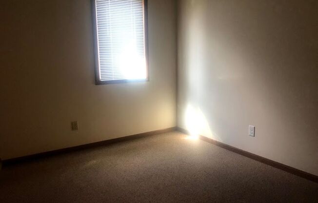 2 beds, 1 bath, $1,050