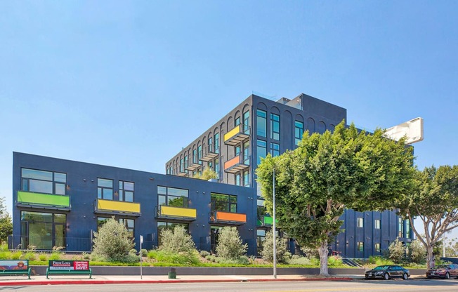 WELCOME TO OUR WESTERN AVE APARTMENTS IN LOS ANGELES