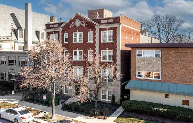 Exterior view at Pleasant Oak Apartments, Illinois