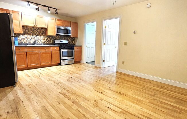 1 bed, 1 bath, $1,900, Unit APT 5