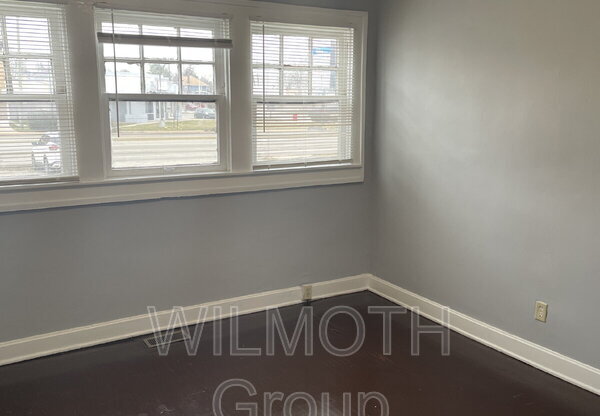 636 E 37 ST