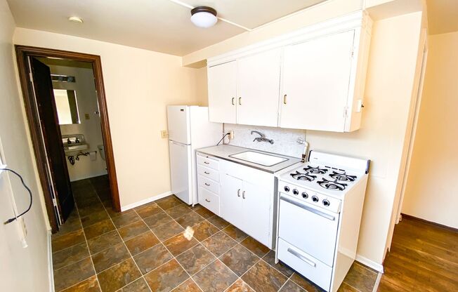 Studio, 1 bath, 350 sqft, $1,395, Unit 211 (#23)