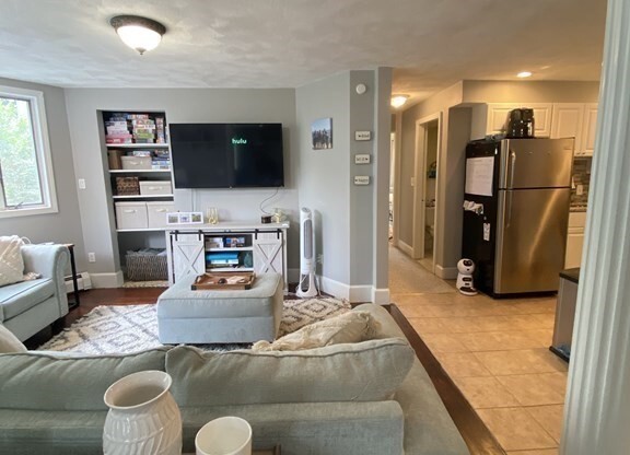 2 beds, 1 bath, 937 sqft, $2,700, Unit 1