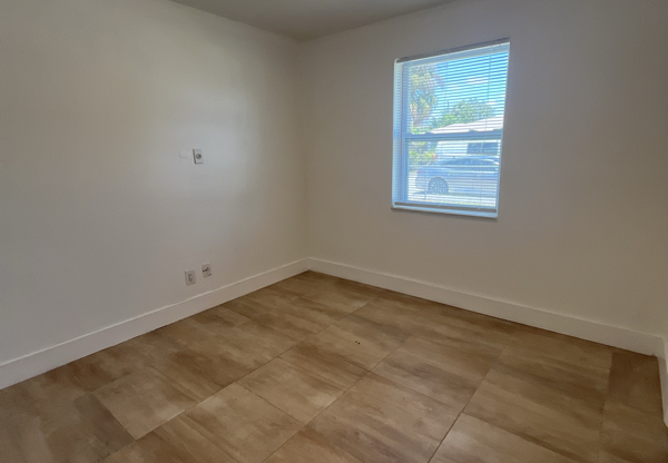 1349 W 32 ST