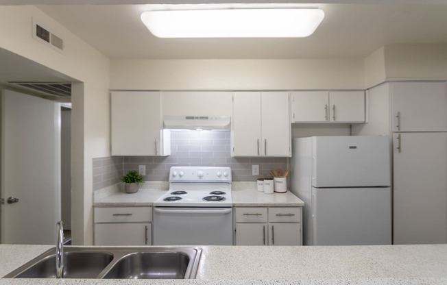 This is a photo of the kitchen of the 991 square foot 2 bedroom, 2 bath apartment at The Biltmore Apartments located in the Vickery Meadow neighborhood of Dallas, TX.