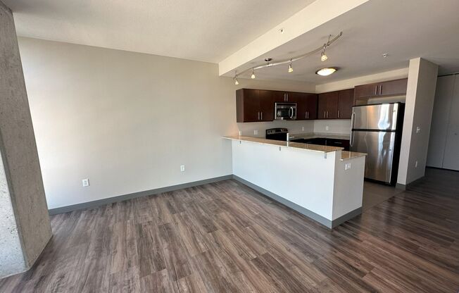 3 beds, 2 baths, 1,292 sqft, $2,800, Unit 1102
