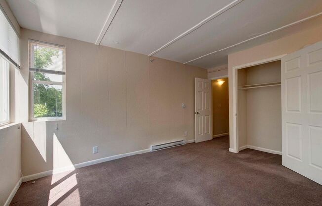 4 beds, 2 baths, 1,300 sqft, $5,200, Unit 203