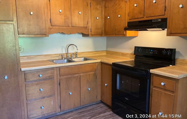 2 beds, 1 bath, 765 sqft, $1,195, Unit 02402-4