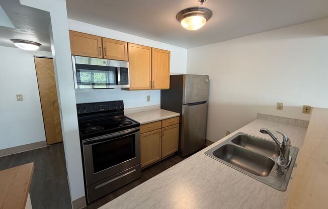 2 beds, 1 bath, 856 sqft, $1,650, Unit 202