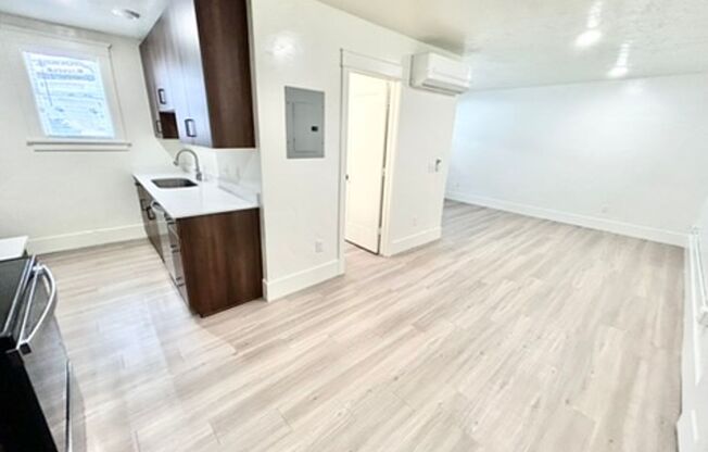 Studio, 1 bath, 425 sqft, $1,149, Unit 04