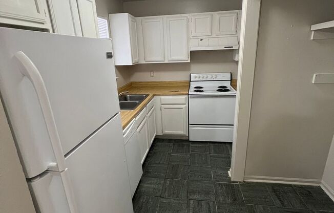 2 beds, 1.5 baths, 900 sqft, $850, Unit D