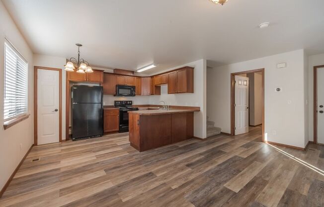 3 beds, 2.5 baths, $1,695, Unit #A