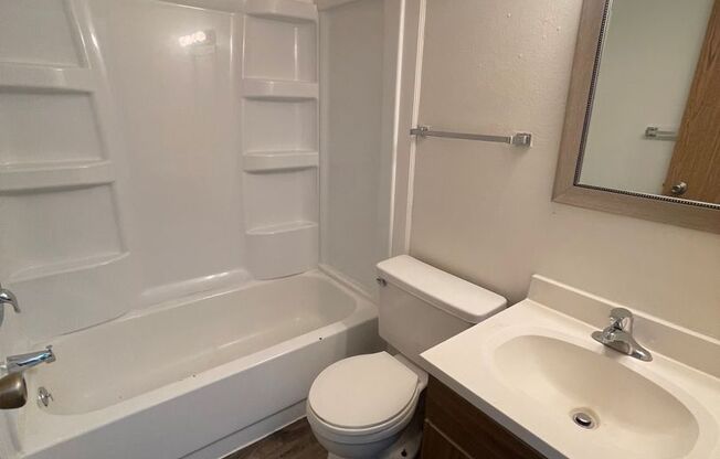 2 beds, 1 bath, $690, Unit 13