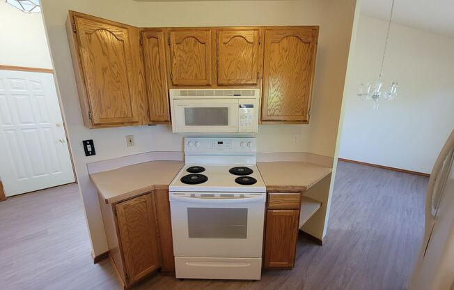 Prime Kennewick Location – 4 Bed, 2 Bath Near Highways & River View