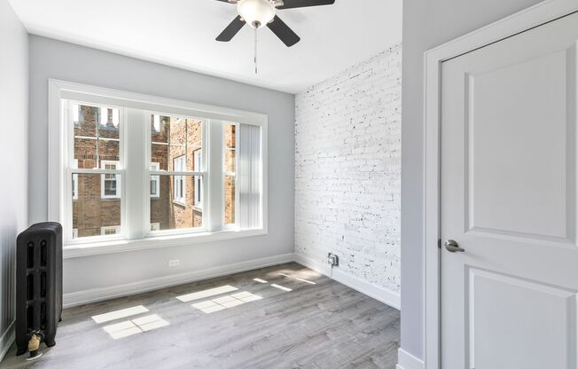 3 beds, 1 bath, 850 sqft, $2,475, Unit 6954-3