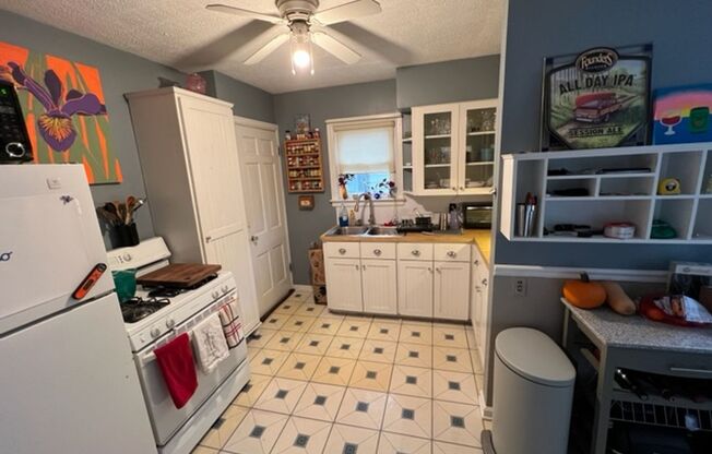 3 beds, 1 bath, $1,995