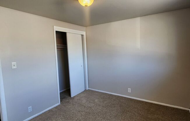 2 beds, 1 bath, 800 sqft, $995, Unit #20
