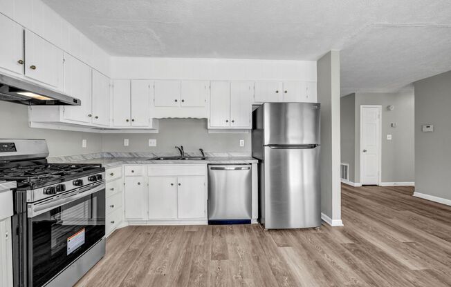 SPRING SPECIAL!! $500 OFF ONE MONTHS RENT