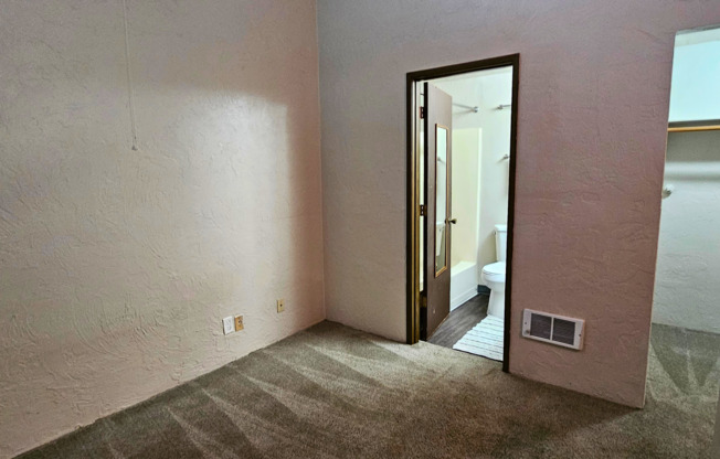 1 bed, 1 bath, $1,200, Unit 31