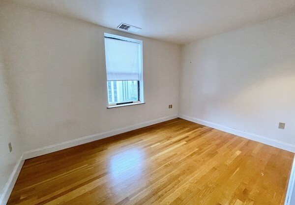 1 bed, 1 bath, 605 sqft, $3,100, Unit 406E