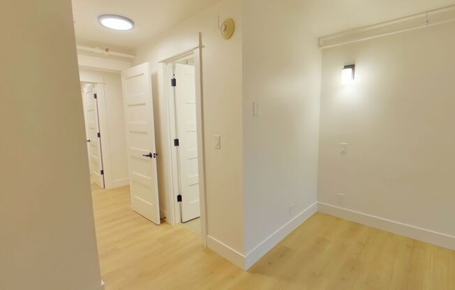 5 beds, 5 baths, $4,875, Unit 685 East 16th Alley