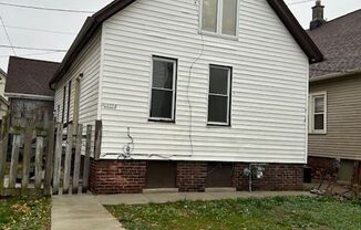 1 bed, 1 bath, $1,295, Unit 1657 N Arlington Pl.