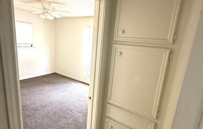 2 beds, 1 bath, 750 sqft, $999, Unit D