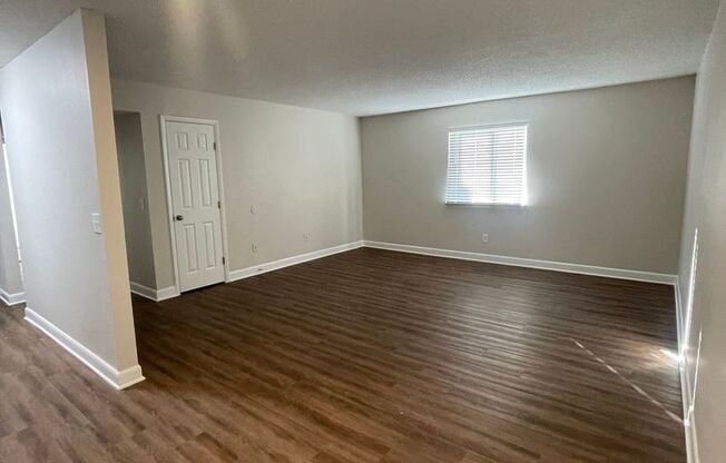 3 beds, 1 bath, $1,450, Unit 6- The Murray