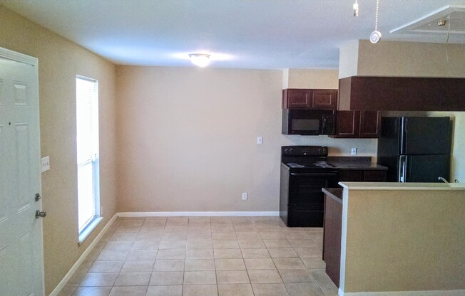 2 beds, 1 bath, 790 sqft, $1,150, Unit Apt 3