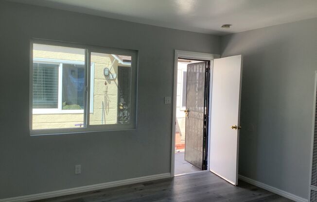 3500/D E. 54th St.