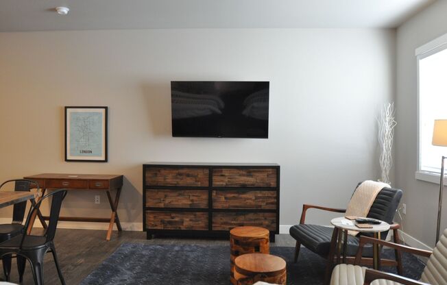 2 beds, 2 baths, $1,525, Unit 217