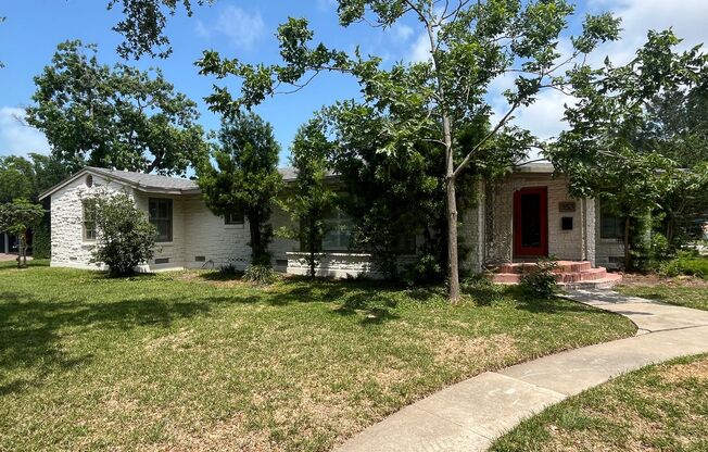 UPDATED HOME IN LAMAR PARK!!