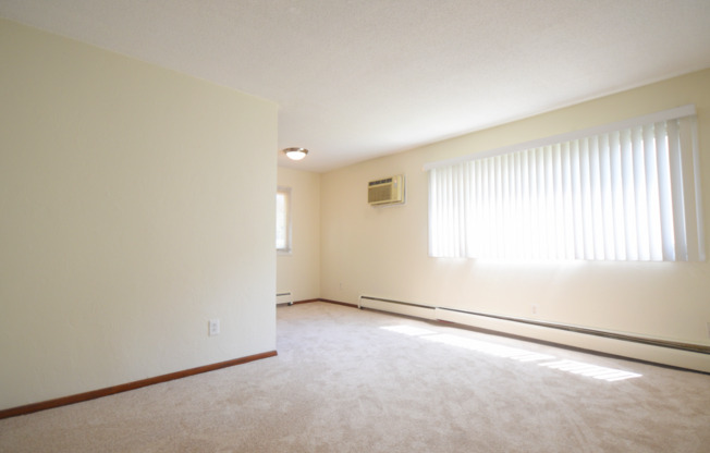 2016 Grand Ave S
