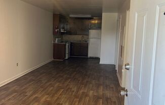 2 beds, 1 bath, 900 sqft, $1,275, Unit E5