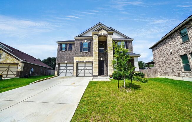 Beautiful 3-Bedroom Home with Flex Space in Universal City - Realtor Commission: $500