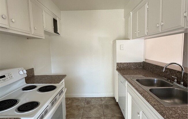 2 beds, 2 baths, 1,000 sqft, $2,495, Unit 38