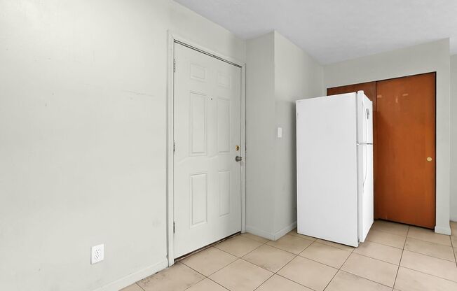 Studio, 1 bath, $550, Unit 3685-B6