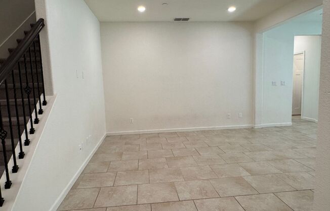 West Roseville home with solar - avail 5/15