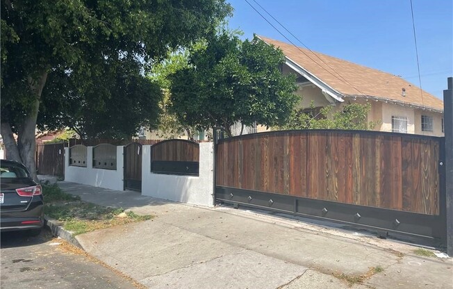 793 E 47 ST