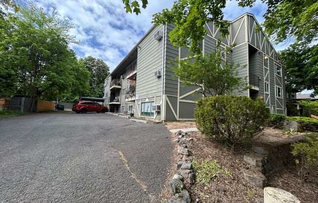 2 beds, 1 bath, 1,000 sqft, $1,295, Unit #7