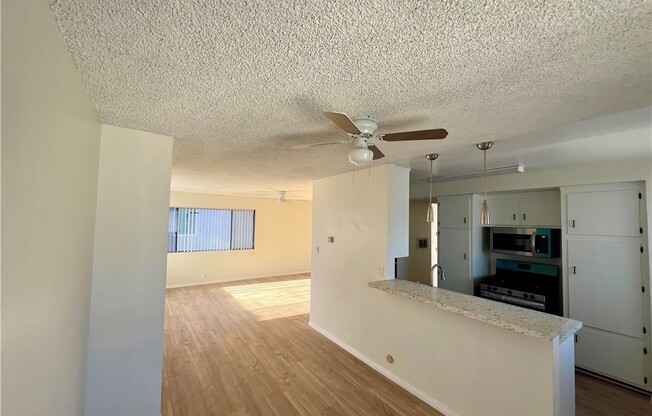 2 beds, 1 bath, 885 sqft, $2,950, Unit 1/2