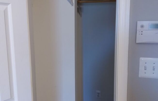 Ready to Move In 2 Bedroom near Ravens Stadium w/ Two Decks!