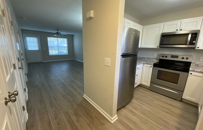 1 bed, 1 bath, 765 sqft, $1,200, Unit 2742-3 Pearl Remodel