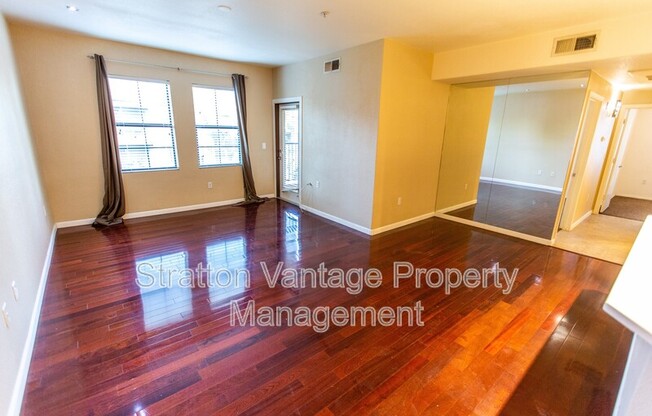 5302 E Van Buren St Apt 1015