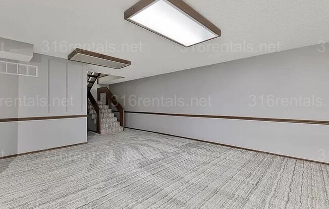 $1545 - 2 bed 2 bath - Duplex located in Riverside